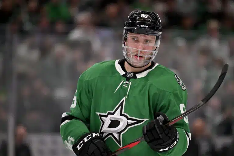 Mitä Mikko Rantaselle on tapahtunut? Ylelle rajua vihjailua NHL-tähden sekoilusta