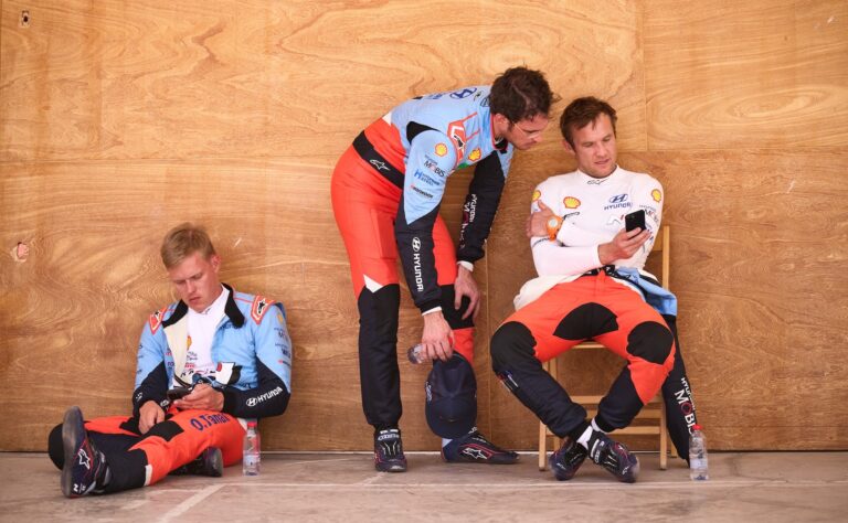 Kissa pöydälle: Rallitähti Thierry Neuville laukoi suoraa tekstiä
