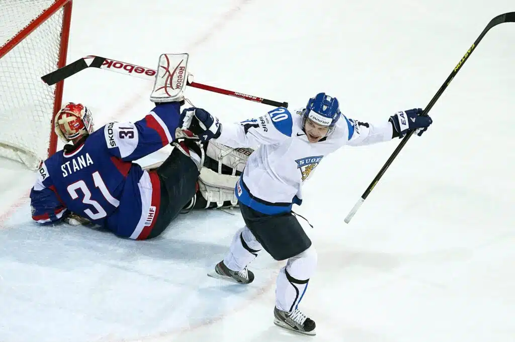 Suomalainen kiekkolegenda teki hirmutilin – vaikeni IS:ssä rahojen alkuperästä