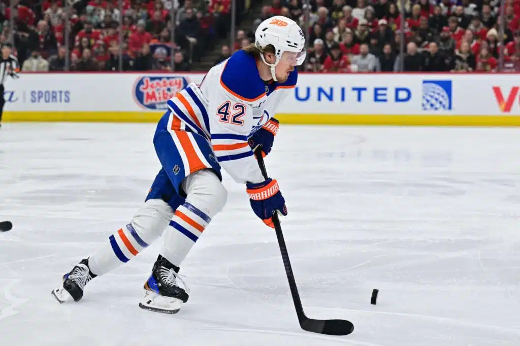 Suomalainen NHL-kiekkoilija hempeili rakkaansa kanssa