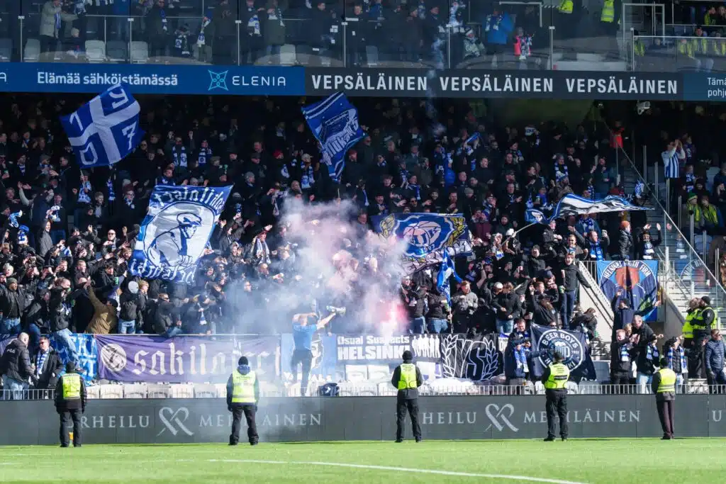 HJK-fanit sikailivat Tampereella – sen jälkeinen temppu pöyristyttää: ”Helvetin päätöntä”