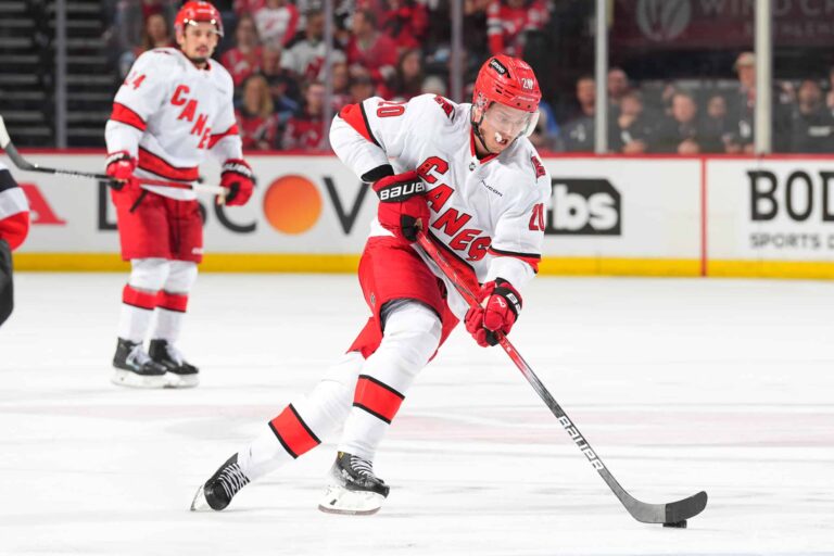 Ei hyvältä näytä: Sebastian Aho saamassa karuja uutisia NHL:ssä