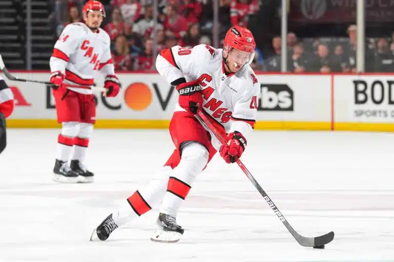 Ei hyvältä näytä: Sebastian Aho saamassa karuja uutisia NHL:ssä