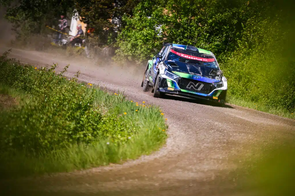 Suomalainen ralliässä pääsi uuden Toyotan rattiin – surkeastihan se meni