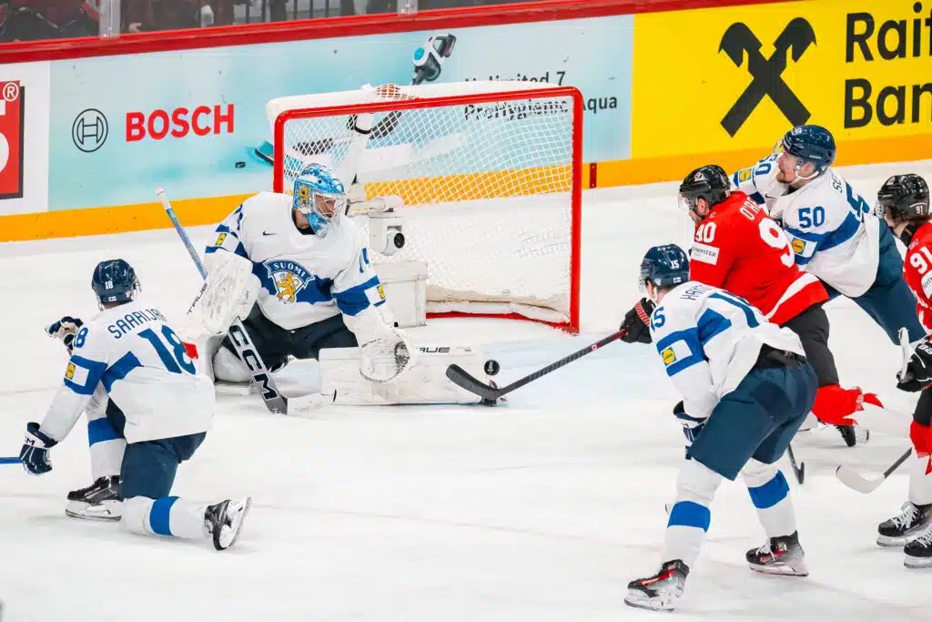 Lähde: MM-Leijonilla lähti lapasesta – korkki aukesi kunnolla