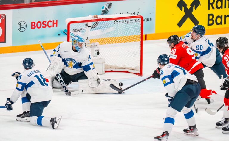 Lähde: MM-Leijonilla lähti lapasesta – korkki aukesi kunnolla