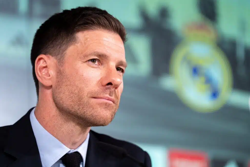 Real Madridin Xabi Alonso löi nyrkin pöytään – haluaa shokkikaappauksen