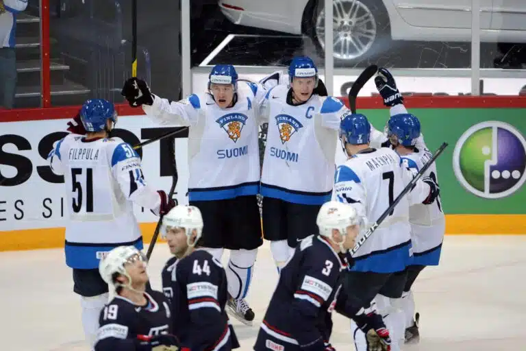 UC: Takana vuosien viestittely – suomalainen NHL-mies ja yleisurheilutähti löysivät vihdoin toisensa