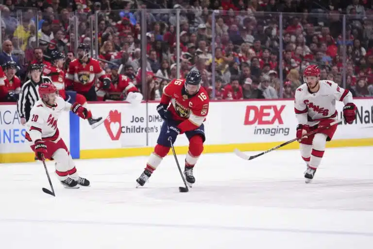 Aleksander Barkov pihalla – tekeekö Florida Panthers kovan peliliikkeen?