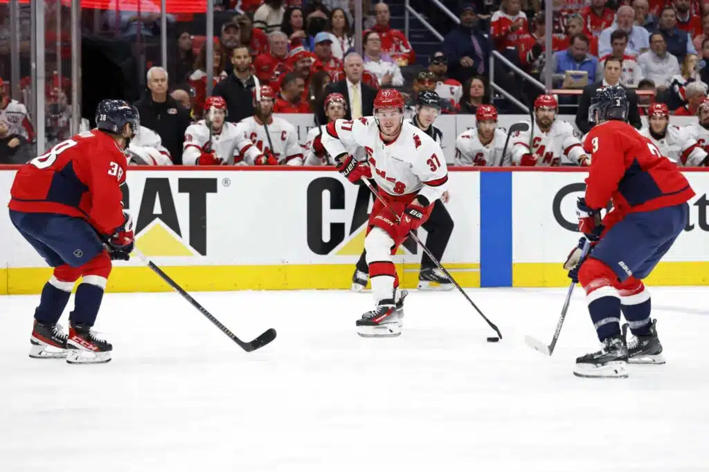 Carolina Hurricanesissa kytee kunnon NHL-siirtopommi – ”Ällikällä lyöty”