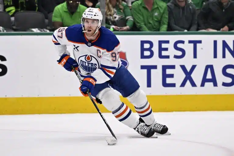 Suomalainen NHL-kiekkoilija nöyryytti supertähti Connor McDavidia – asiantuntija ällistyivät