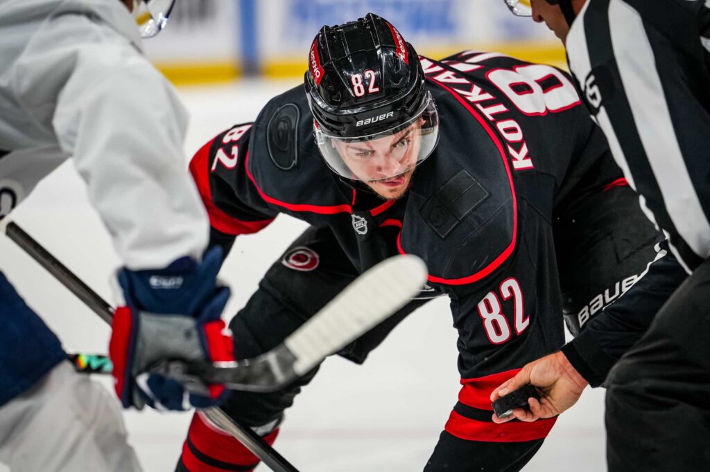 Tästä olisi voinut tulla rumaa jälkeä: Jesperi Kotkaniemen temppu puhuttaa NHL:ssä