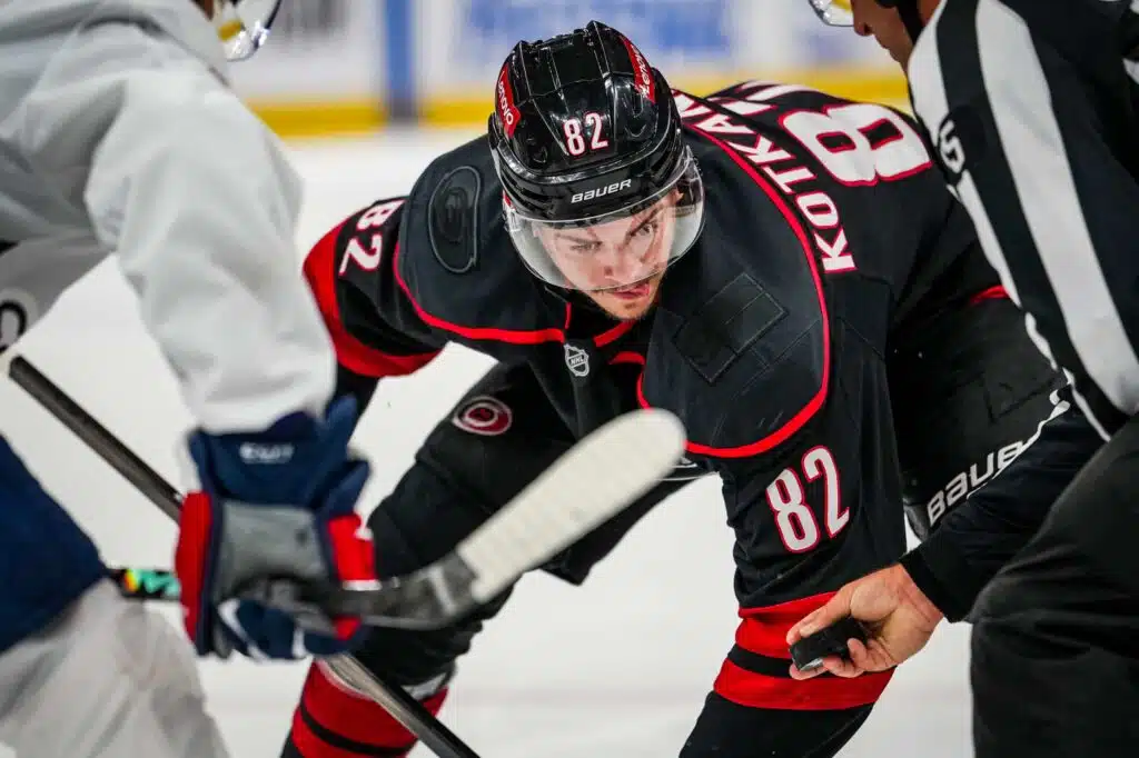 Carolinassa katsotaan totuutta silmiin – suomalainen NHL-tähti halutaan ulos seurasta