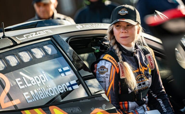 Yhteiskuva julki: Enni Mälkönen löysi erityisen henkilön rallipiireistä