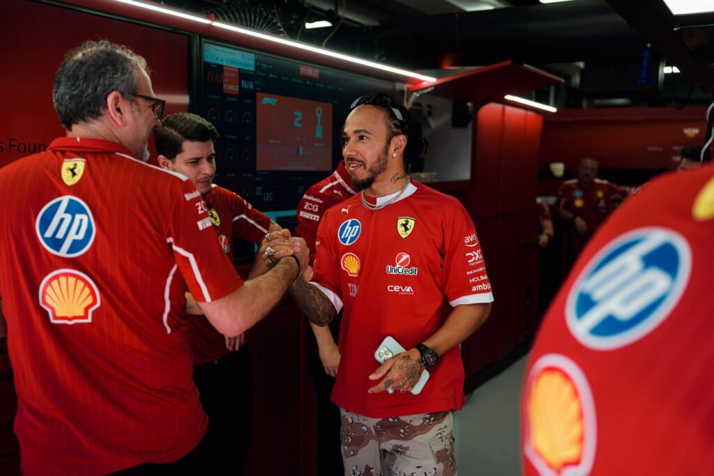 Karu totuus selvisi – toisen F1-tähden äiti järkyttyi Lewis Hamiltonin tempusta
