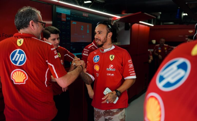 Karu totuus selvisi – toisen F1-tähden äiti järkyttyi Lewis Hamiltonin tempusta