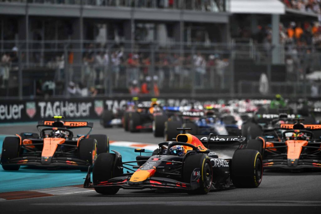 F1-varikolla kohistaan: Tiputtaako Red Bull todellisen uutispommin?