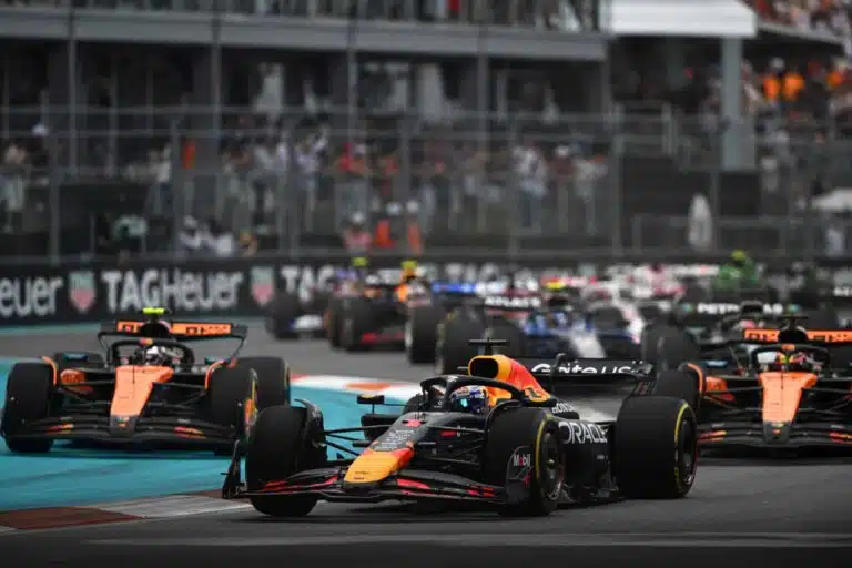 F1-varikolla kohistaan: Tiputtaako Red Bull todellisen uutispommin?
