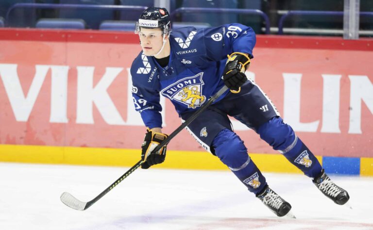 Urheilucast: Asiantuntija haukkui Jesse Puljujärven pystyyn: ”Jouluun mennessä Ouluun”