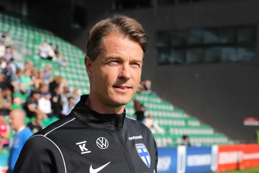 Pikkuhuuhkajille EM-tappio – Mika Lehkosuo marssi kentälle ja teki poikkeuksellisen tempun