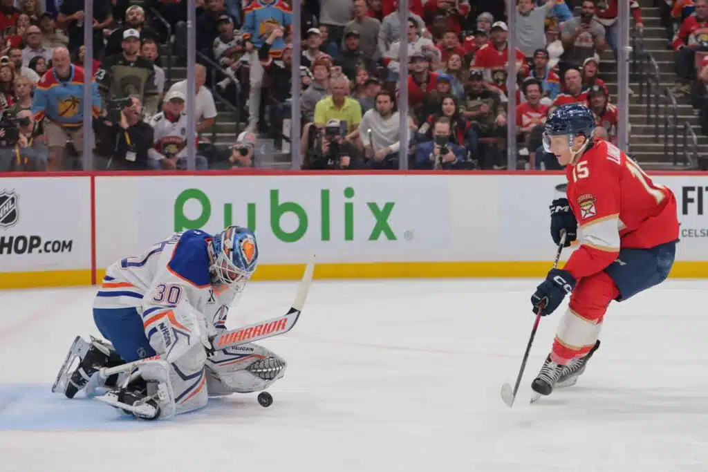 Florida Panthersin suomalaistähti nosti kannun ilmaan – samalla sekunnilla saatiin järkyttävä paljastus