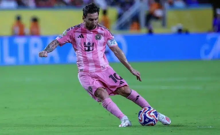 Lionel Messi surun murtama – ”Lepää rauhassa”