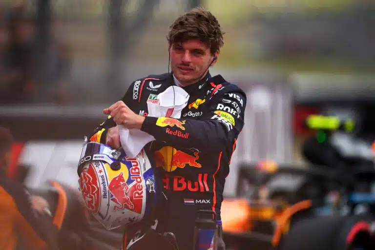 Max Verstappen ällistyi kohtelustaan – nyt puhutaan shokkisiirrosta