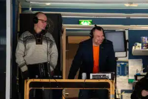 SM-liigan suosikkiselostaja yritettiin kaapata toiselle kanavalle kesken kauden – pöydälle lyötiin tukku rahaa