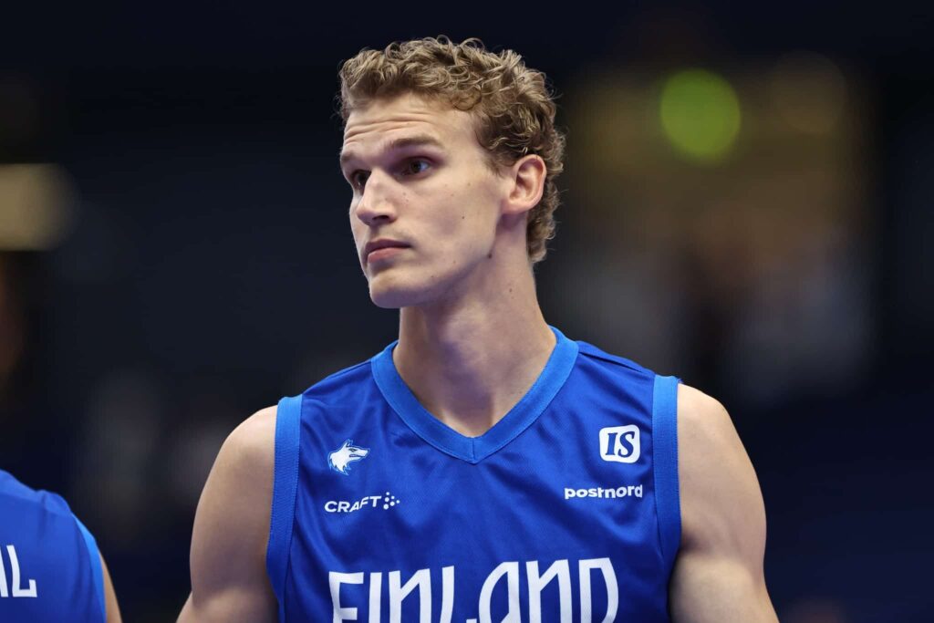 Lauri Markkasen hurja taidonnäyte kääntää katseita – NBA:kin ällisteli temppua