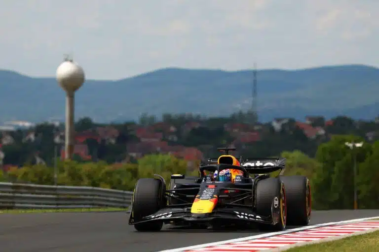 Shokkikäänne: Mestarikuskia viedään Max Verstappenin tallikaveriksi