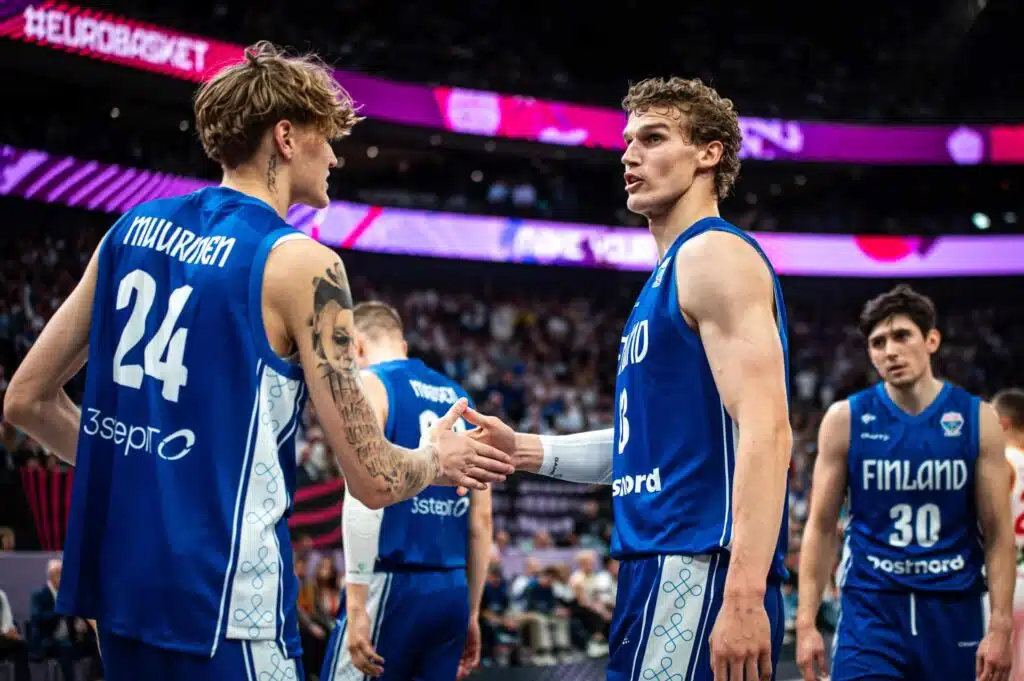 Video kulisseista räjähti somessa: Maailmalla ällistellään Susijengin rituaalia – ”Järjetöntä”