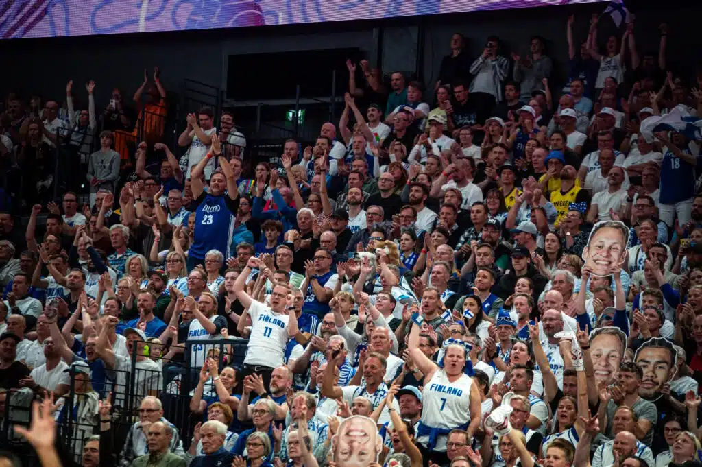 Susijengin fanilla lähti lapasesta Tampereella – ”Kenen setä tämä on?”