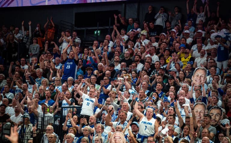 Susijengin fanilla lähti lapasesta Tampereella – ”Kenen setä tämä on?”