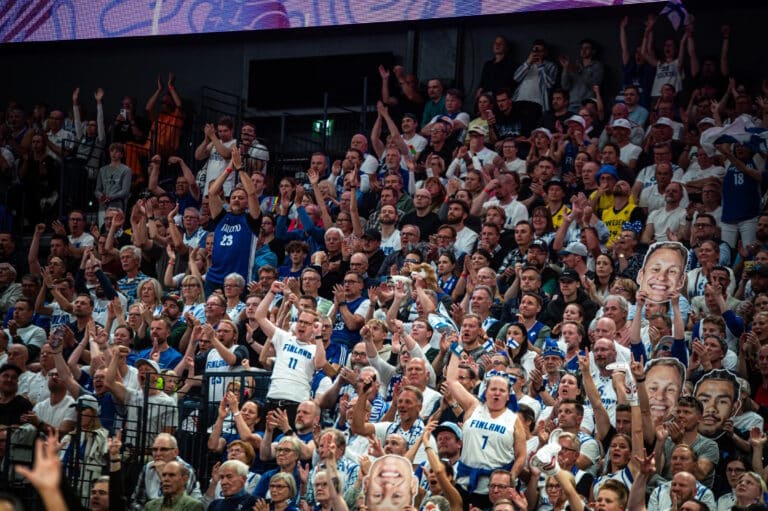 Susijengin fanilla lähti lapasesta Tampereella – ”Kenen setä tämä on?”