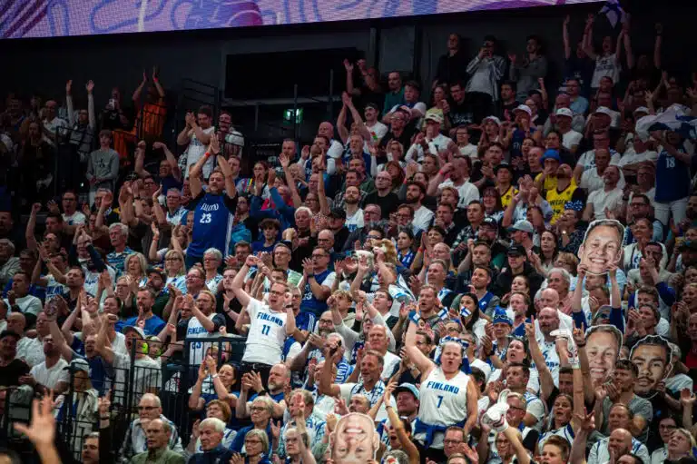 Susijengin fanilla lähti lapasesta Tampereella – ”Kenen setä tämä on?”