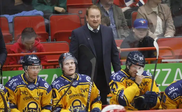 Aitiossa nöyryyttävä heitto SM-liigaseuran päävalmentajasta – ”Pelaajat eivät pidä minään”