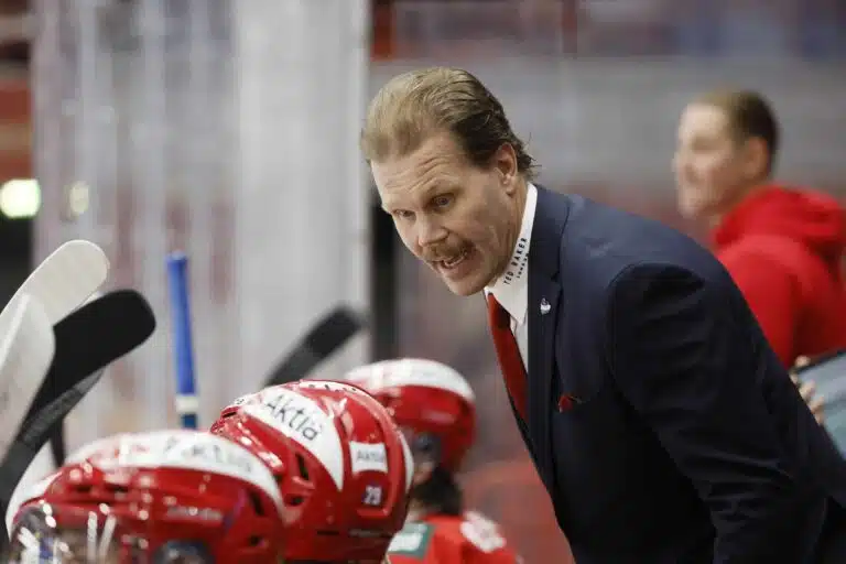 Aitio: Olli Jokisen palli heiluu – HIFK ja Jokerit taistelevat isosta vonkaleesta