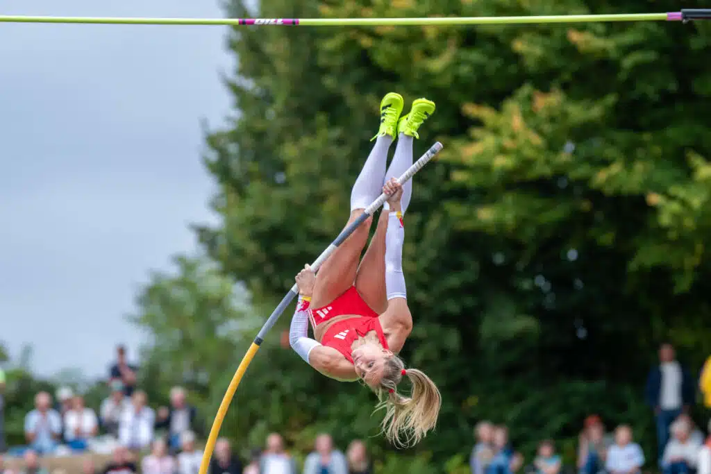 Wilma Murto romahti, MM-seiväspaikalla todistettiin järkyttävää näytelmää