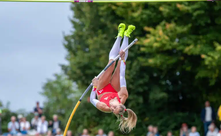 Wilma Murto romahti, MM-seiväspaikalla todistettiin järkyttävää näytelmää