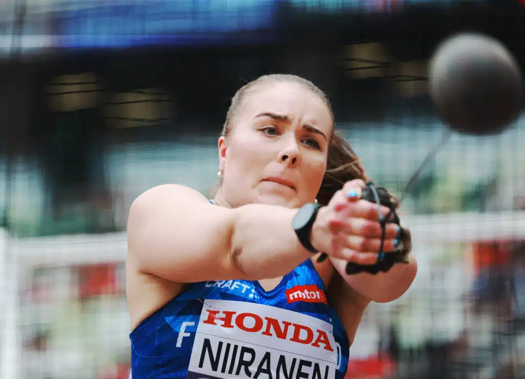 Suomen moukaritähdeltä rumaa tekstiä Ylen haastattelijalle