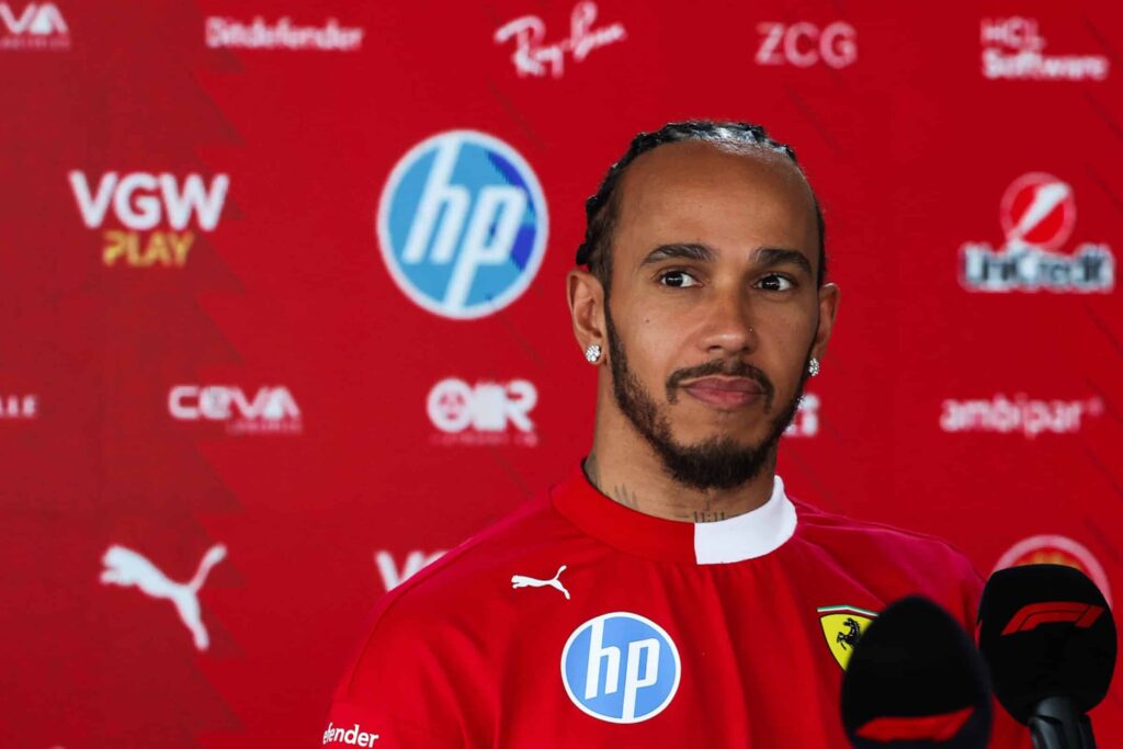 F1-ässä avasi suunsa – lausui brutaalin väitteen Lewis Hamiltonista