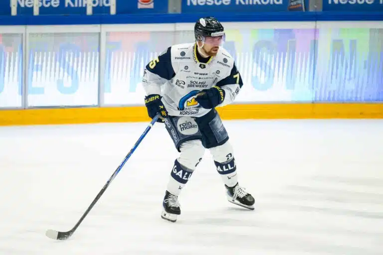 Suomalainen kiekkotähti rakastui toisen lajin olympiaurheilijaan: ”Miljoona kertaa kovempi urheilija kuin minä”