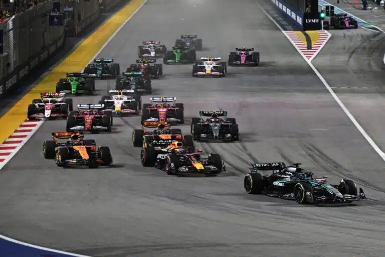 F1-tallin auto käväisi radalla – varikolla heräsi heti pelko täydellisestä dominoinnista