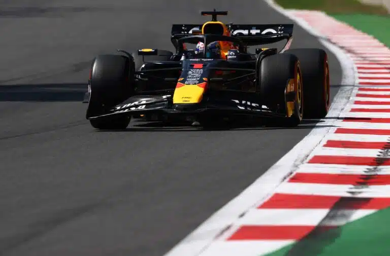 Shokkiväite F1:n kuskimarkkinoilta – vetääkö Red Bull todellisen ässän hihastaan?