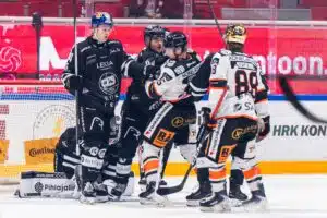 TPS:n päävalmentaja sai potkut – kiekkolegendalta rajua vihjailua taustoista