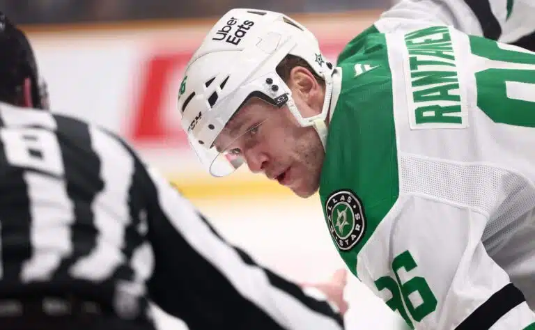 Mikko Rantanen keskeytti haastattelun – täräytti tylyn väitteen joukkuekaveristaan