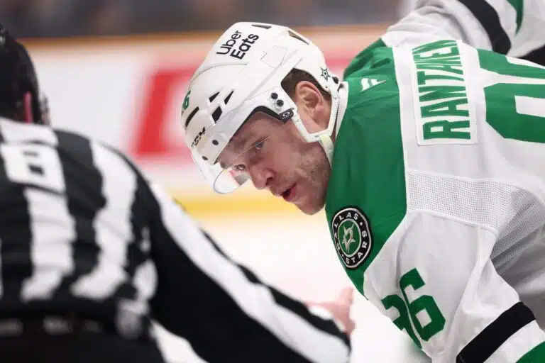 Mikko Rantanen keskeytti haastattelun – täräytti tylyn väitteen joukkuekaveristaan