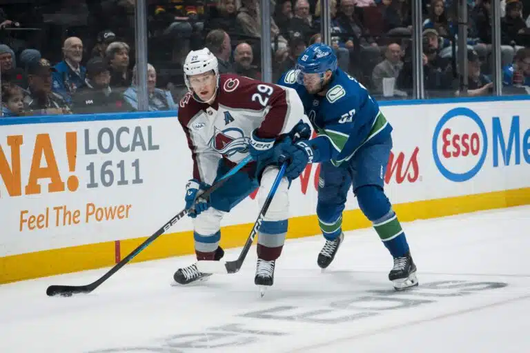 IS: Tämä näky oli liikaa – NHL:n supertähti latasi suorat suomalaiselle joukkuekaverilleen
