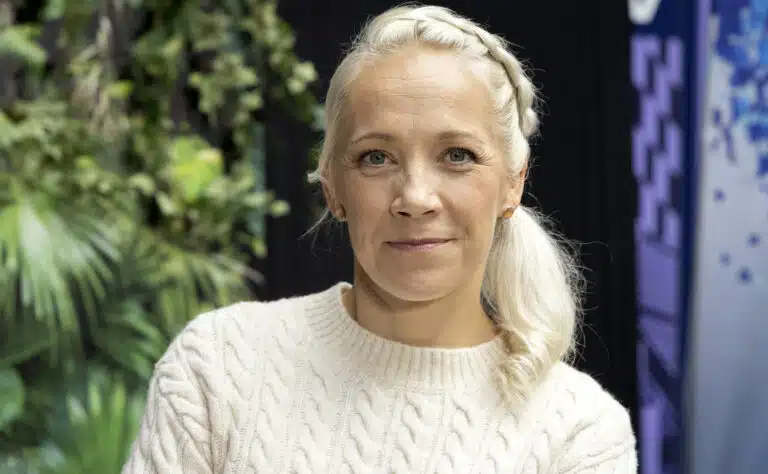 Kaisa Mäkäräiseltä kulissipaljastus Ylellä: Suomen ampumahiihtomaajoukkueessa kuohuu