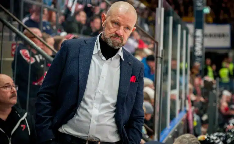 Ruma selkäsauna – JYP:n Petri Matikainen lausui ”hullua” tekstiä taiston tauottua